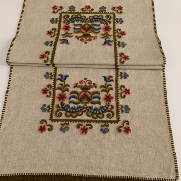 Table Runner, Embroidered,Traditional Folk Art, Vintage - Picture 5 of 9